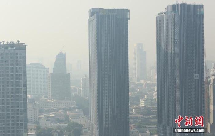 资料图：1月9日，泰国首都曼谷雾霾严重。当局再发警示称，曼谷及周边地区空气质量已达“不安全”等级，提醒市民减少不必要外出。 中新社记者 王国安 摄